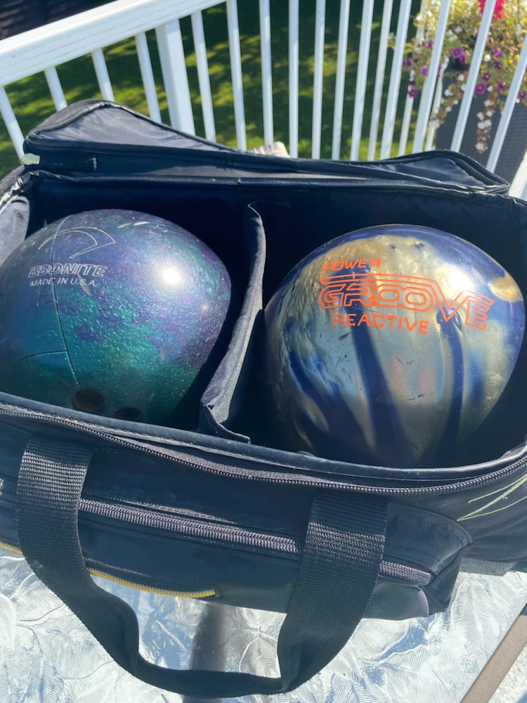 Brunswick Zone Pro Bowling Bag with Two Bowling Balls - photo 2