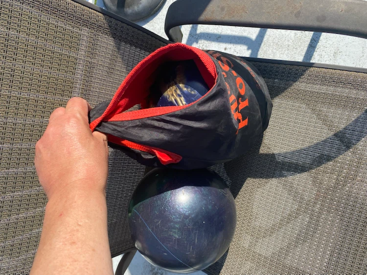 Brunswick Zone Pro Bowling Bag with Two Bowling Balls - photo 3
