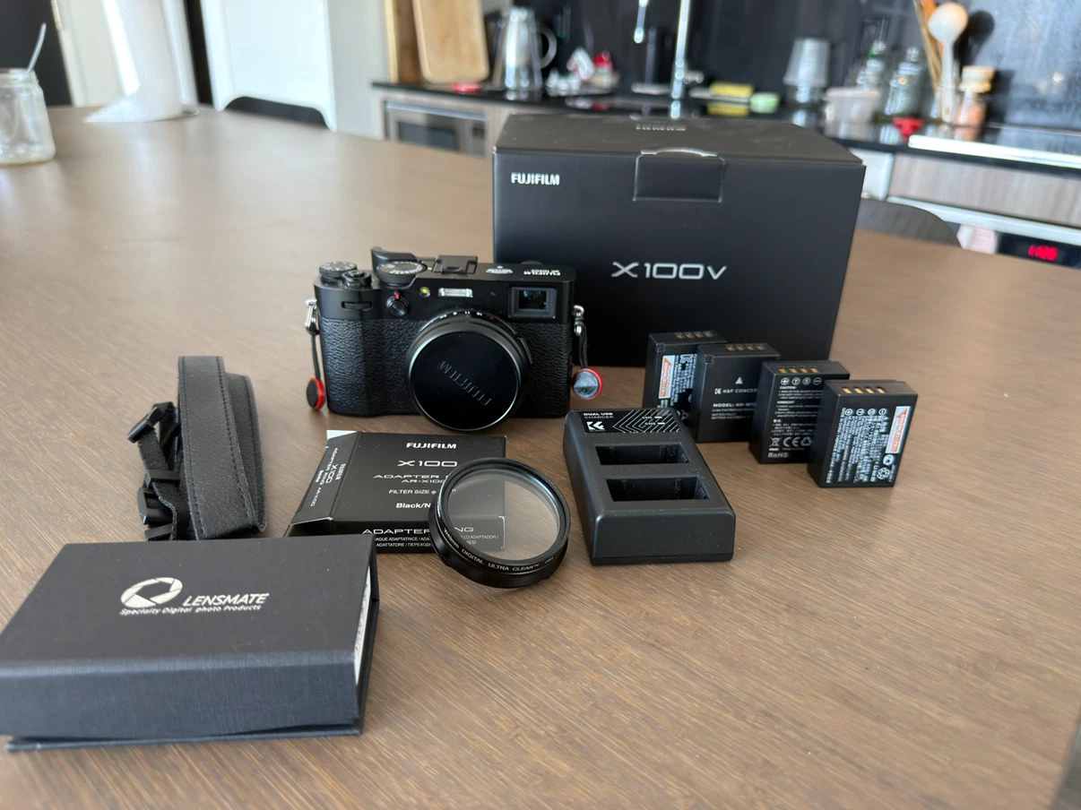 Fujifilm X100V Black - Complete Kit (Shutter 4300)
