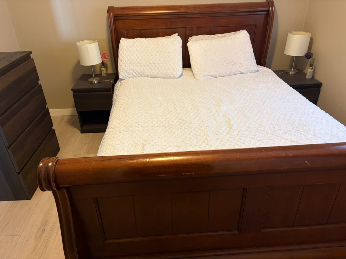 Solid wood queen sleigh bed - photo 2
