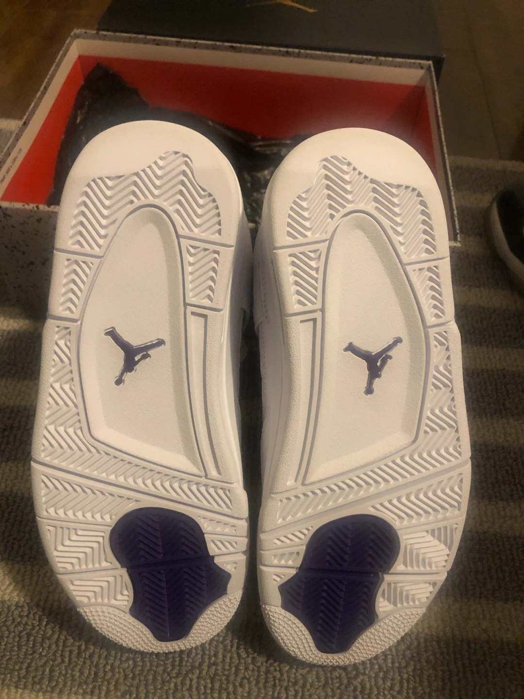 Air Jordan 4 Retro (GS) White/Court Purple Size 7Y - photo 3