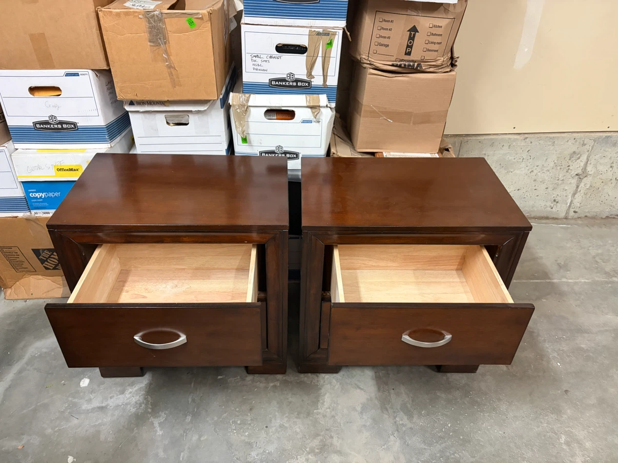 Pair of Wooden Nightstands with Drawers - photo 3