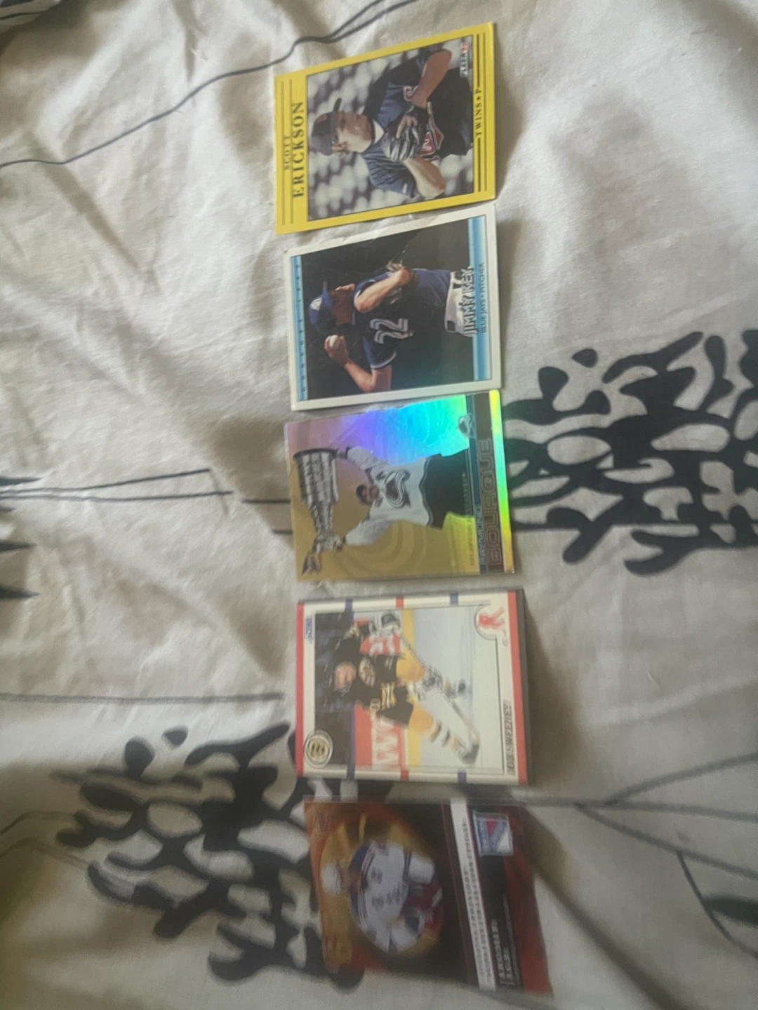 Collection of Hockey and Baseball Cards - photo 3