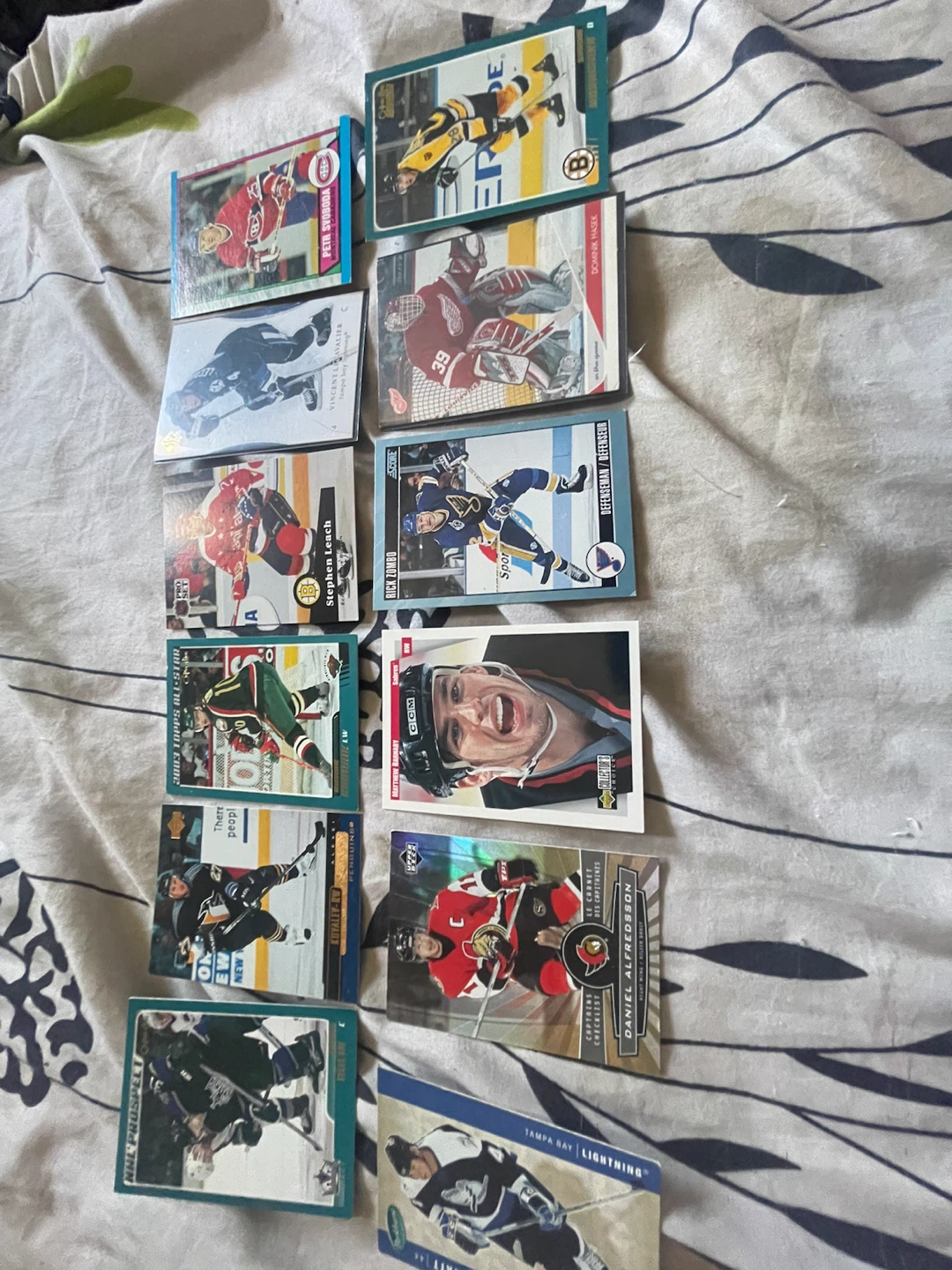 Collection of Hockey and Baseball Cards - photo 5