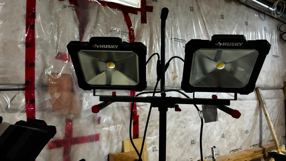 Husky 10,000 Lumen Twin Head LED Work Light - photo 2
