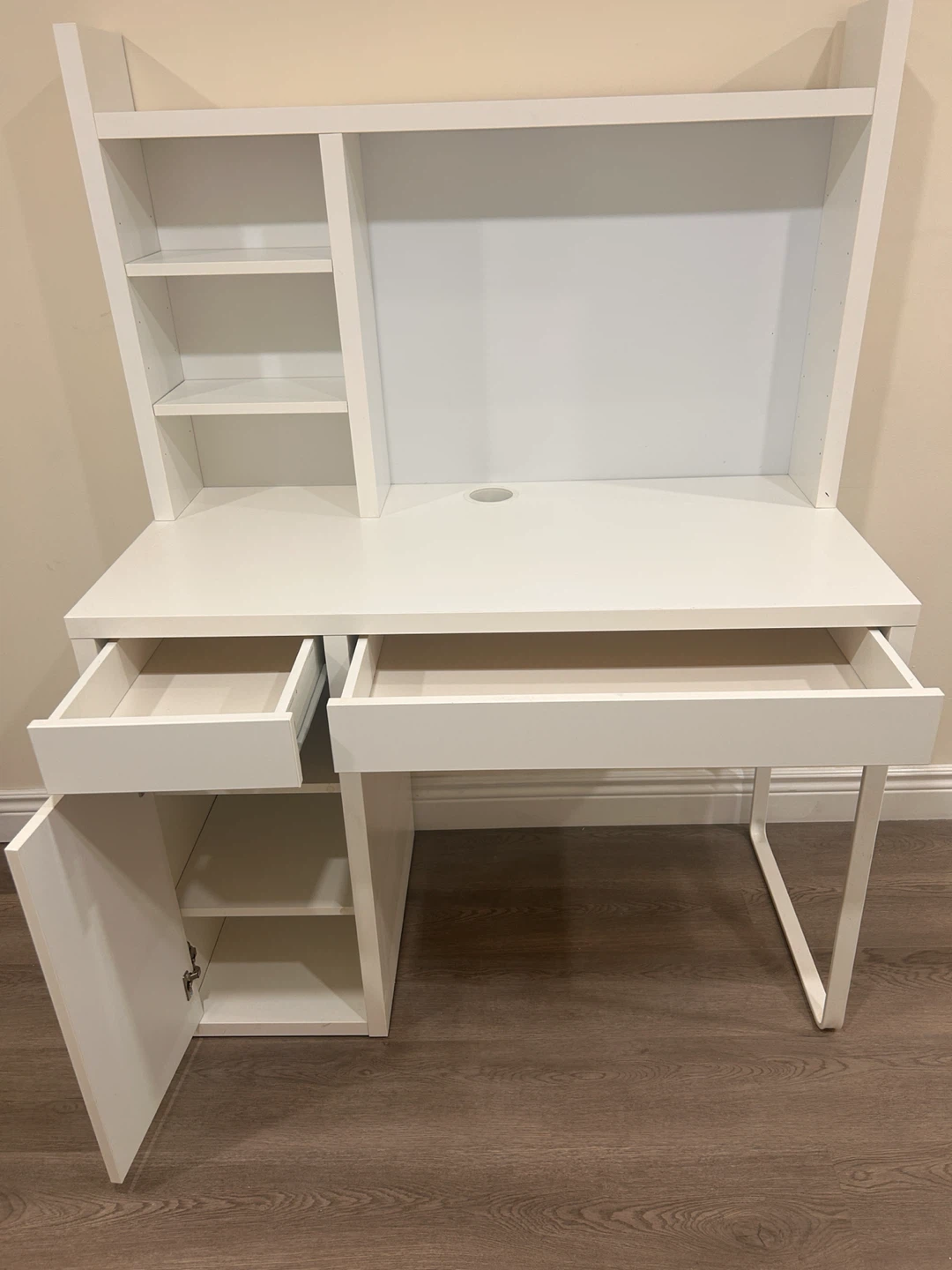 White Computer Desk with Hutch and whiteboard - photo 2