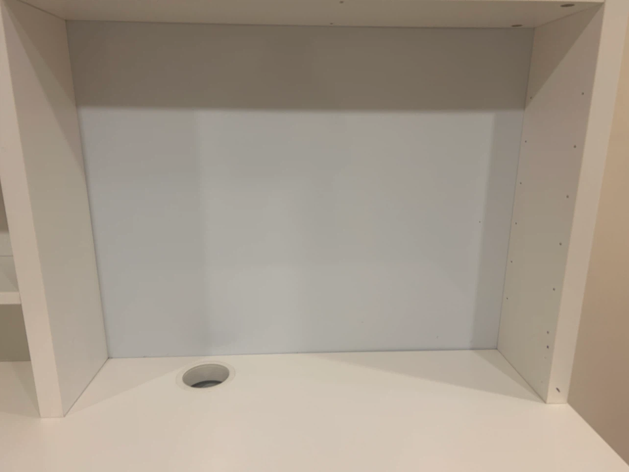 White Computer Desk with Hutch and whiteboard - photo 3