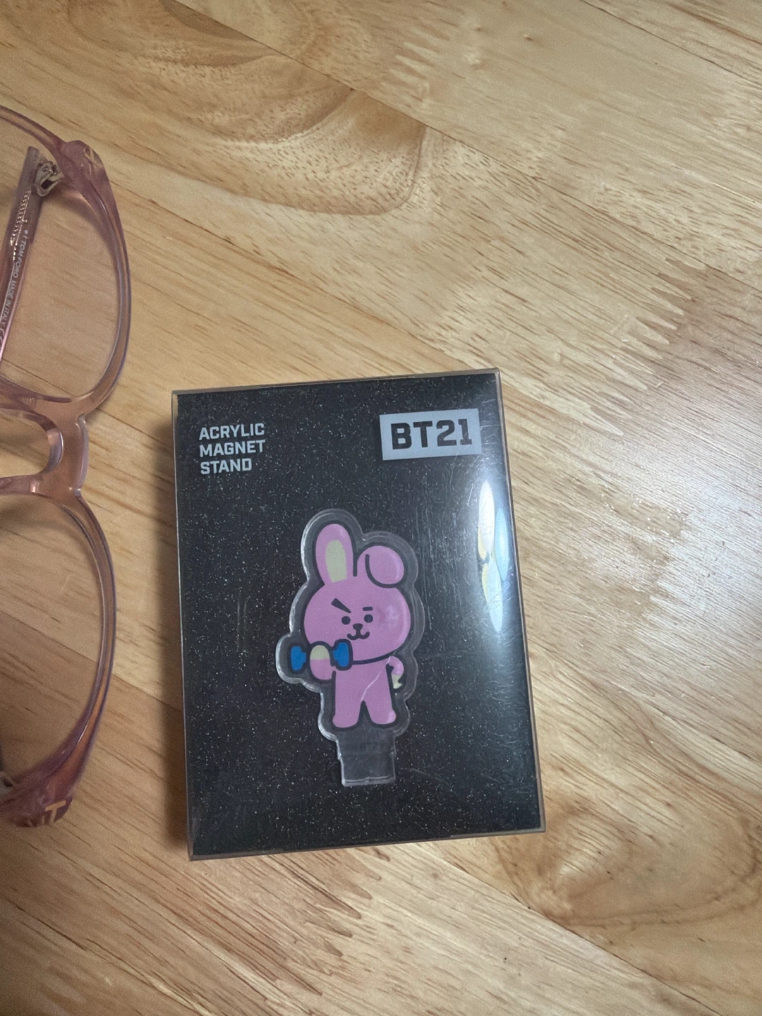 BT21 Acrylic Magnet Stand