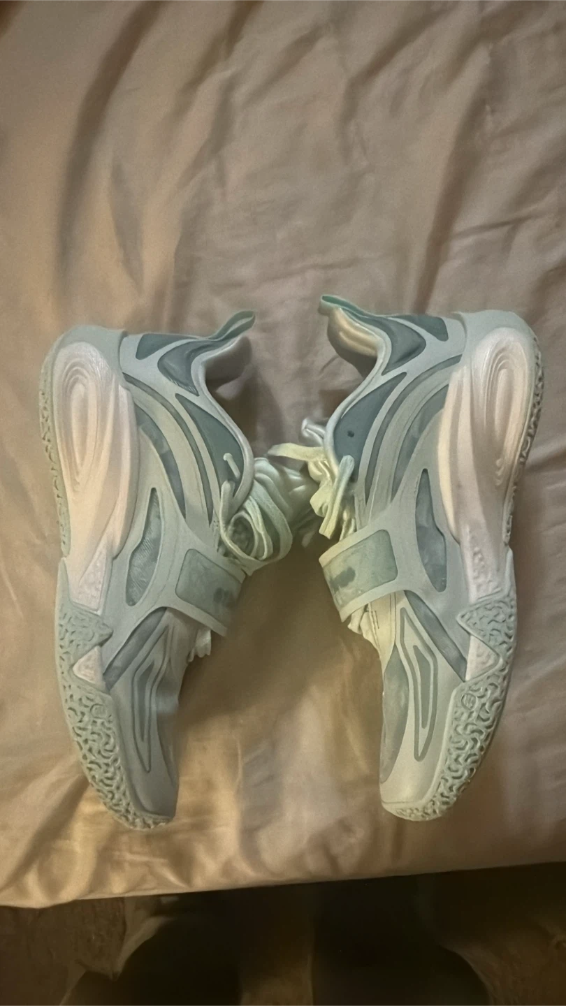 Anta Basketball Shoes Size 11