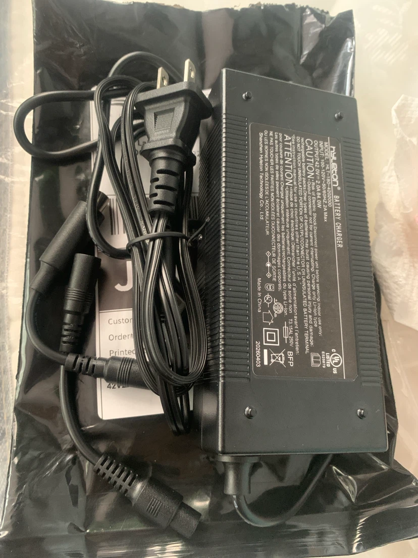 HUALEEON Battery Charger - photo 3