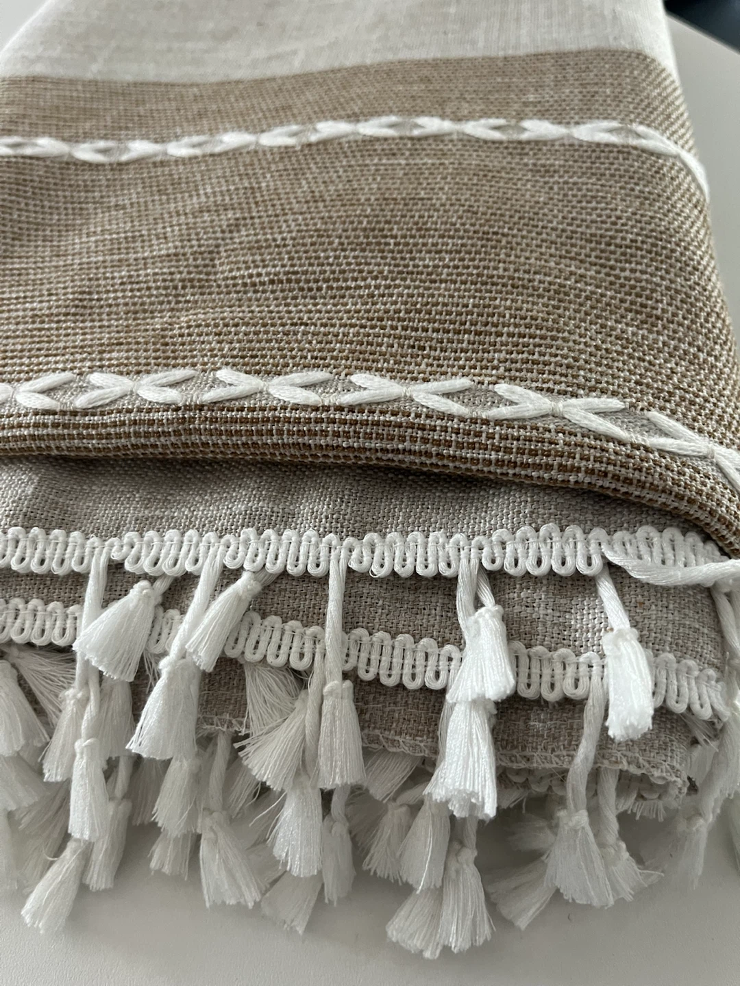 Decorative Table cloth with Tassels - photo 2