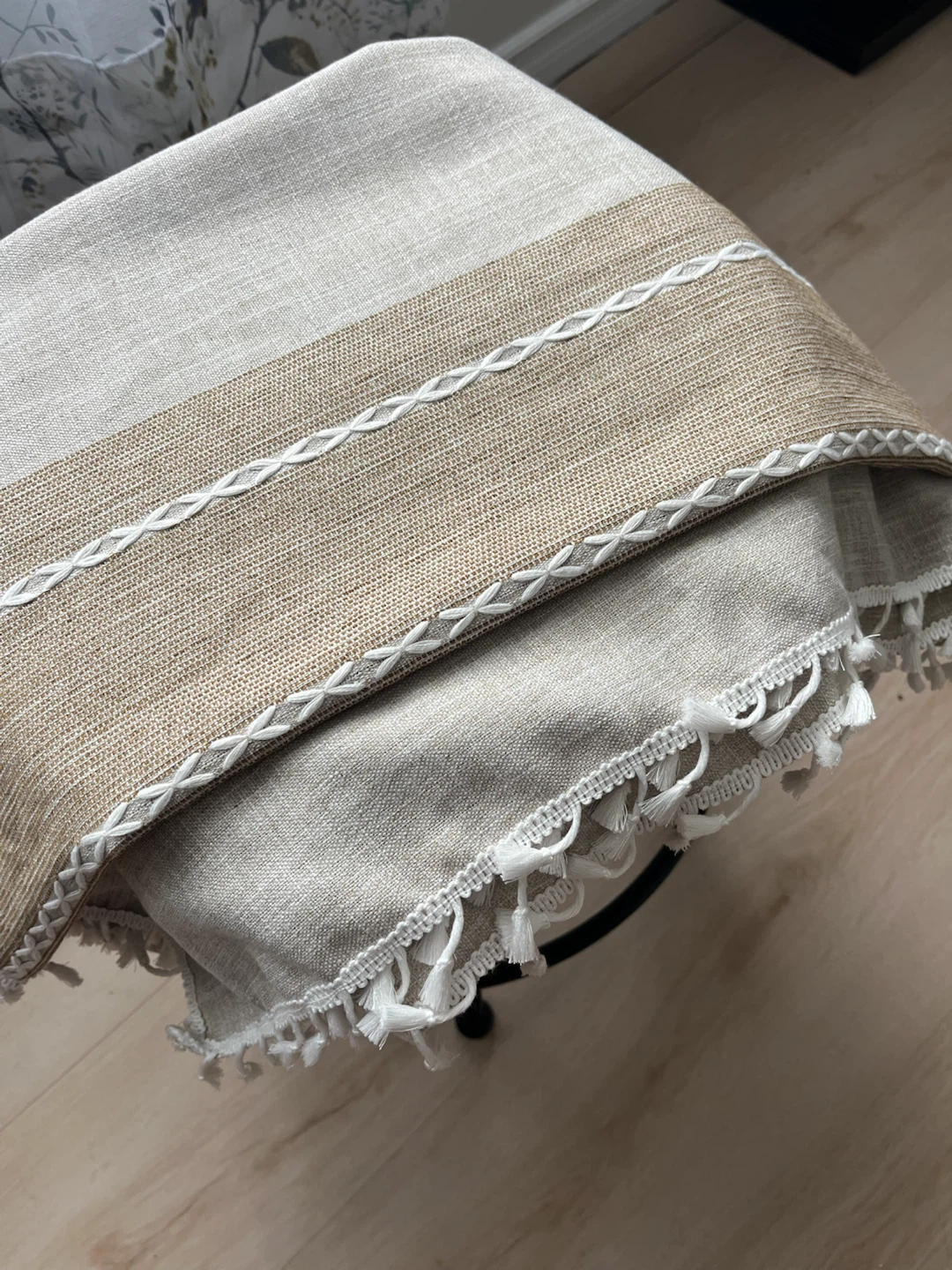 Decorative Table cloth with Tassels - photo 3