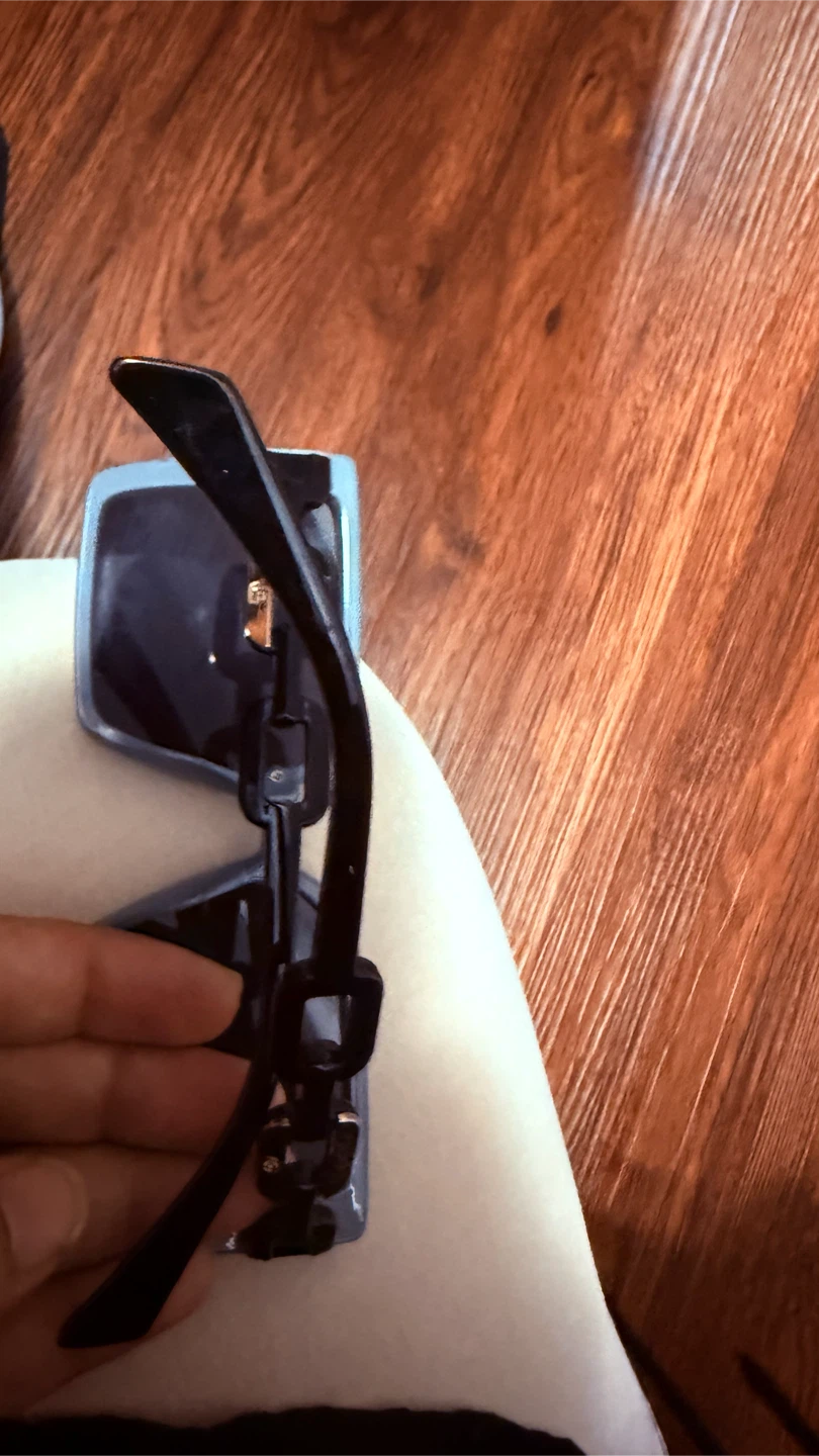 Gucci Sunglasses with Chain Detail - photo 3