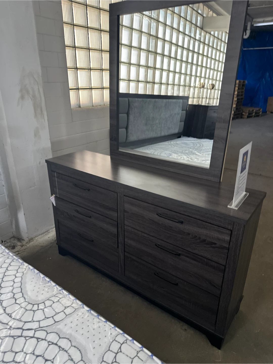 4 piece queen set bed frame mirror dresser nightstand (new) - photo 3