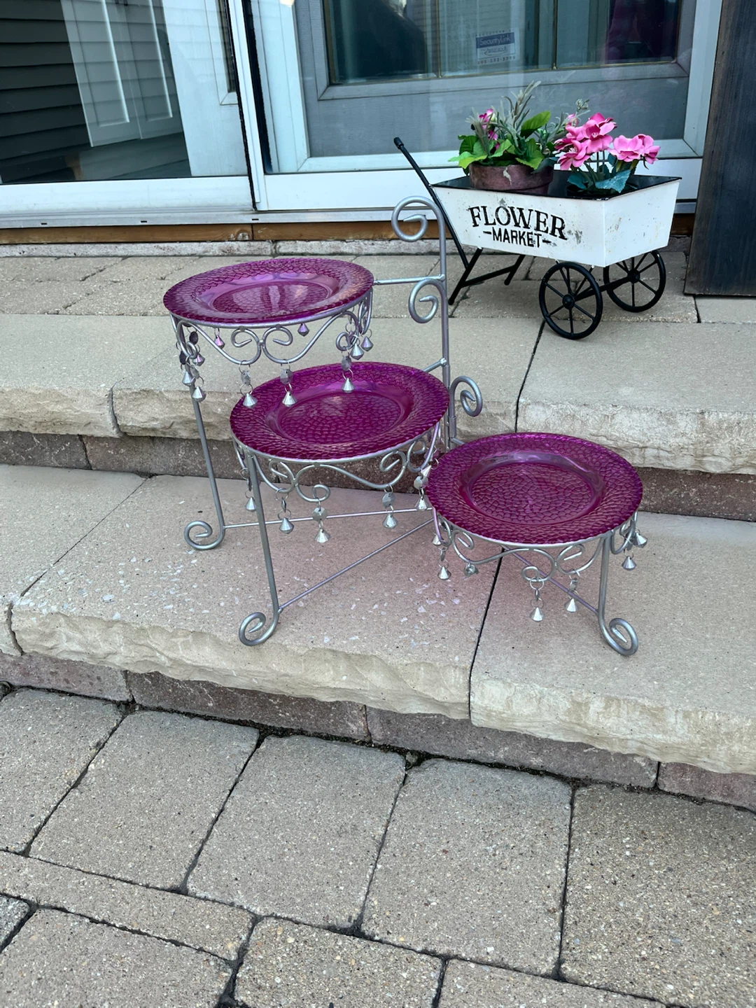 PRETTY THREE TIER STAND