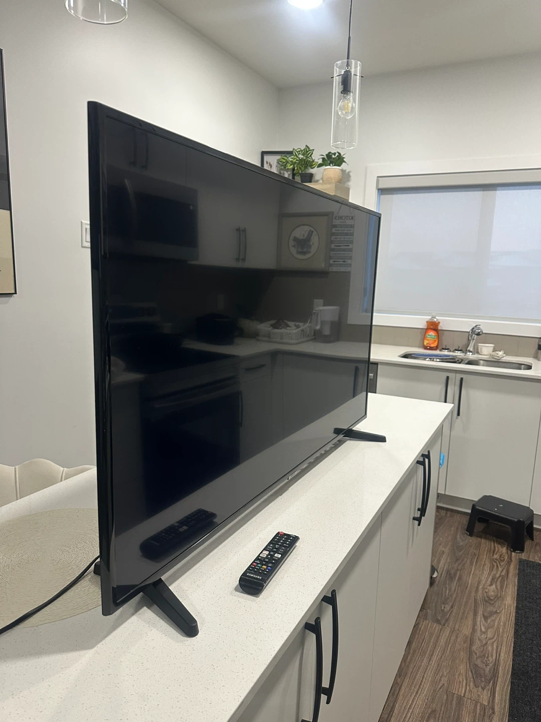 60-Inch Samsung 4K UHD Smart TV – Like New - photo 4