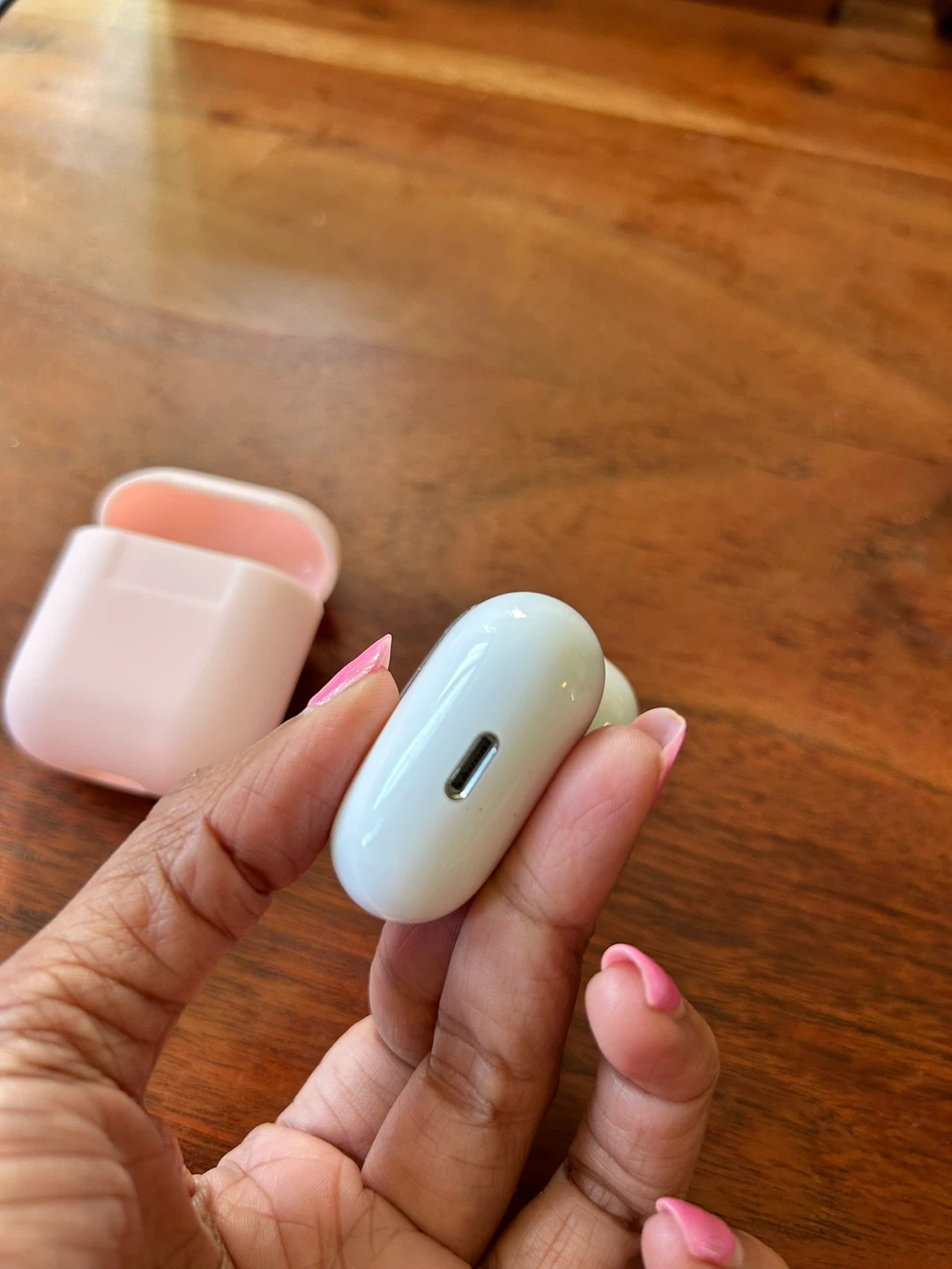 Apple AirPods (2nd Gen) with Charging Case - photo 5