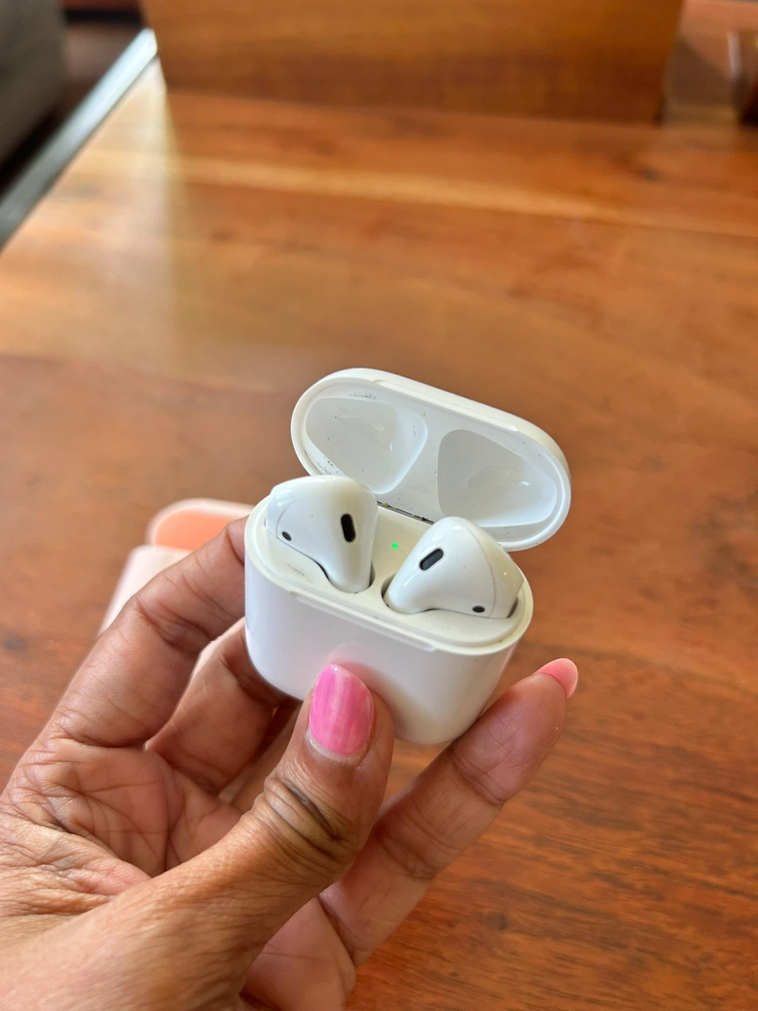 Apple AirPods (2nd Gen) with Charging Case - photo 3