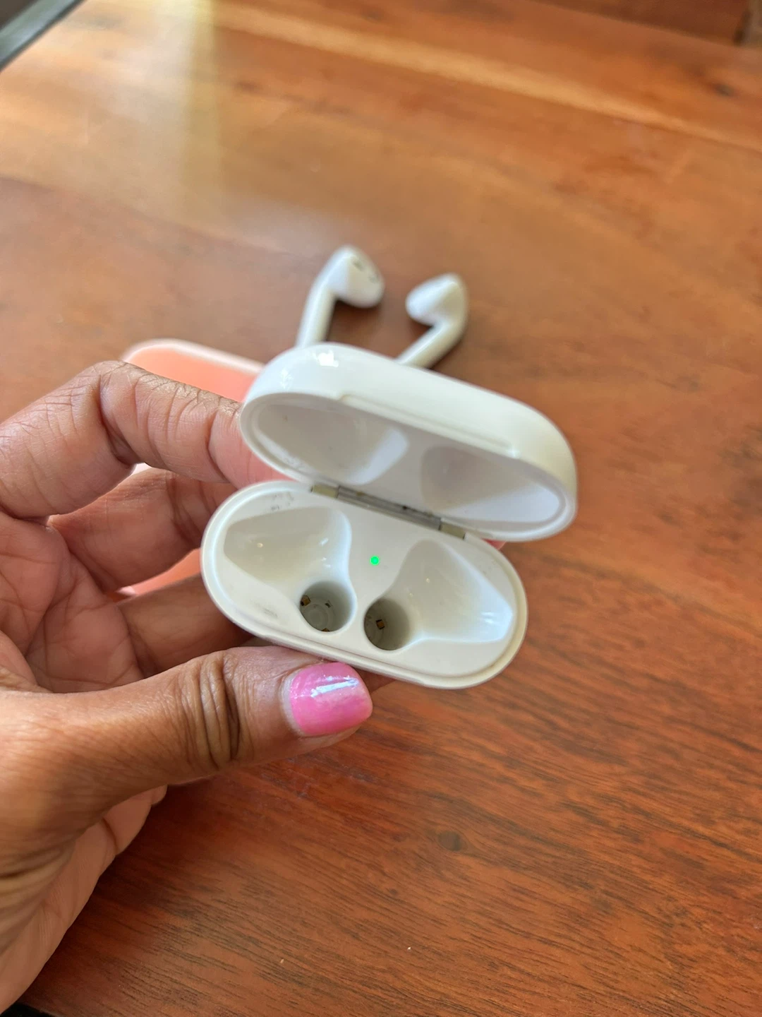 Apple AirPods (2nd Gen) with Charging Case - photo 4