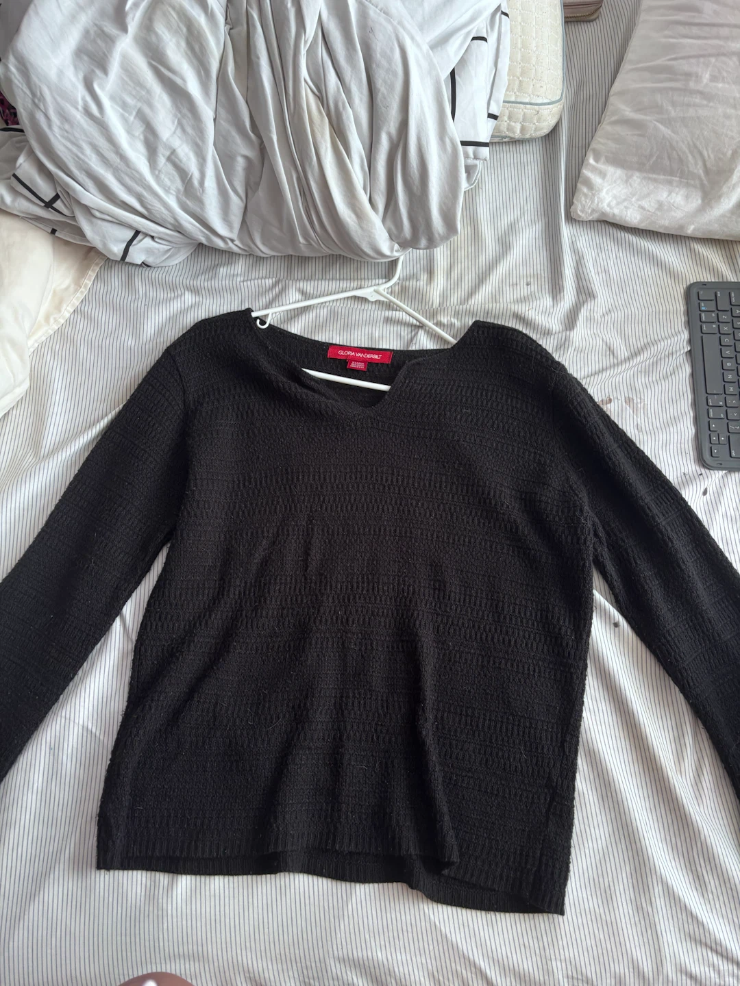 Gloria Vanderbilt Black V-Neck Sweater