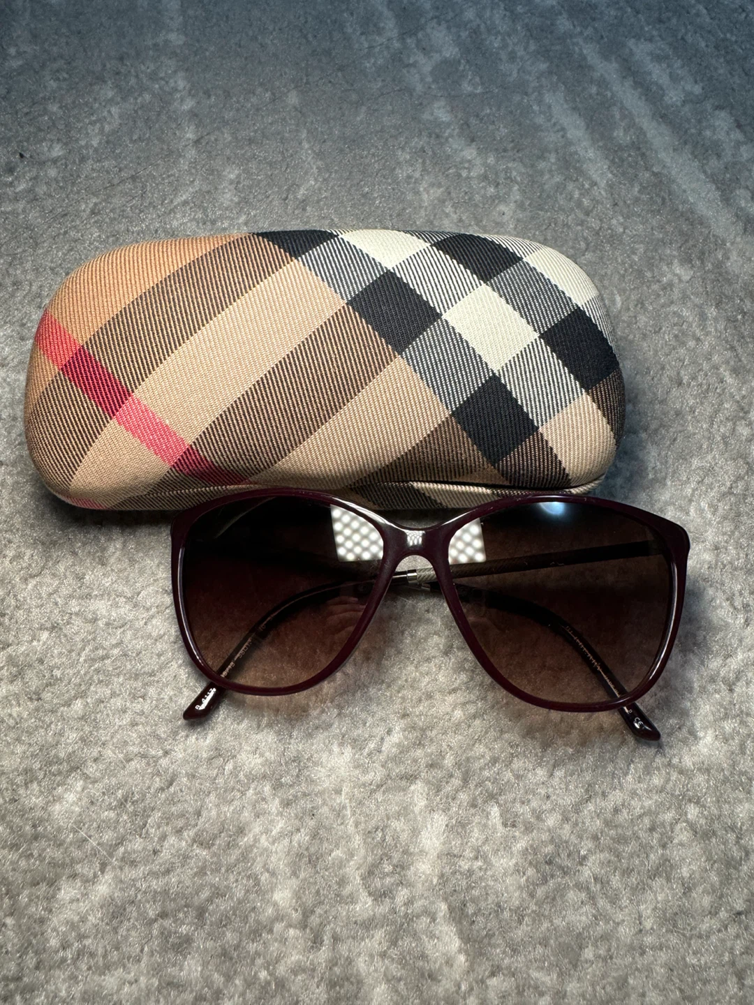 Burberry Sunglasses with Case - photo 3