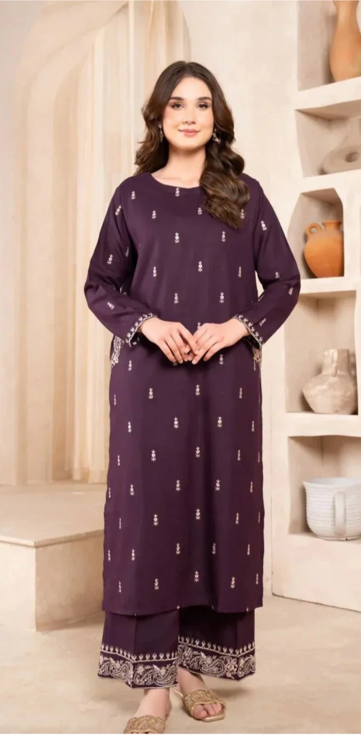 Women burgundy Embroidered Kurti and Pants Set