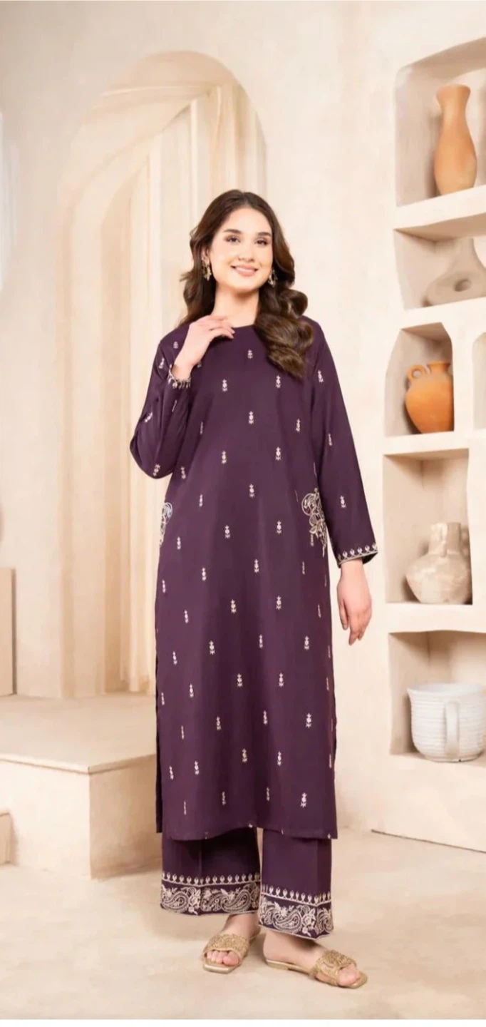Women burgundy Embroidered Kurti and Pants Set - photo 4