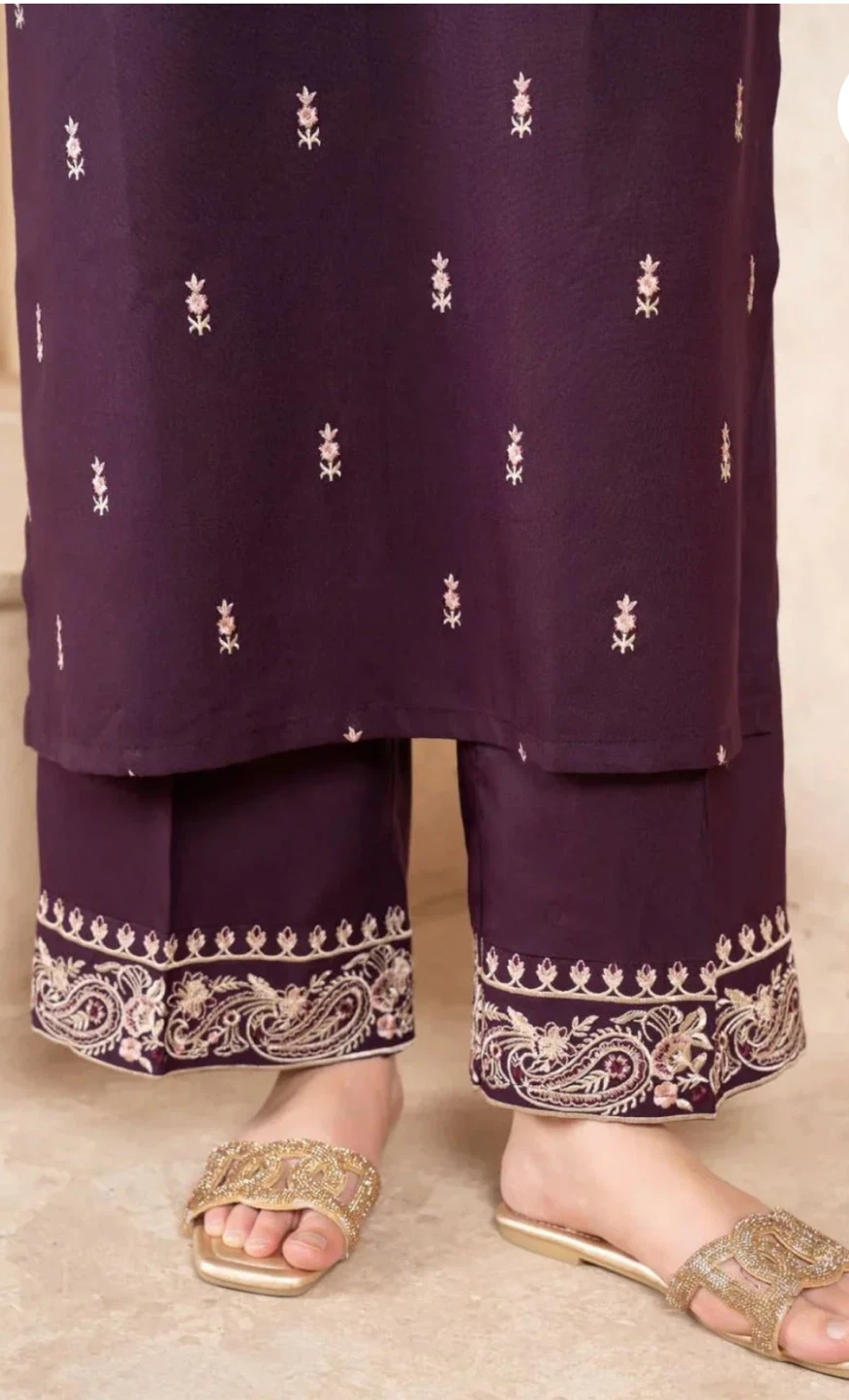 Women burgundy Embroidered Kurti and Pants Set - photo 5