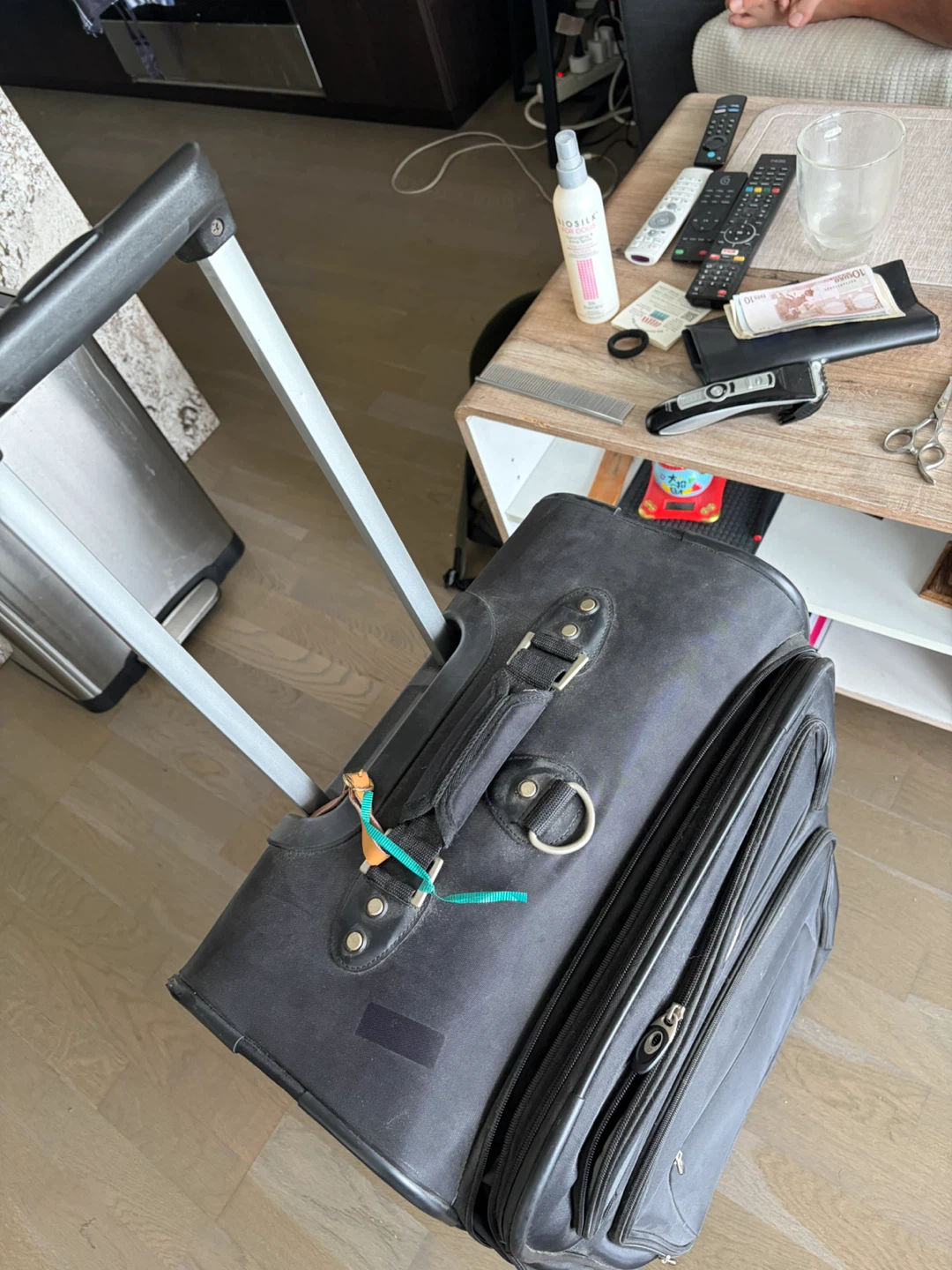 American Tourister Black Suitcase - photo 4