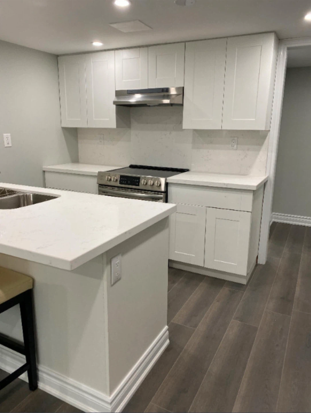 2-Bedroom basement near Port Credit downtown is for rent - photo 2