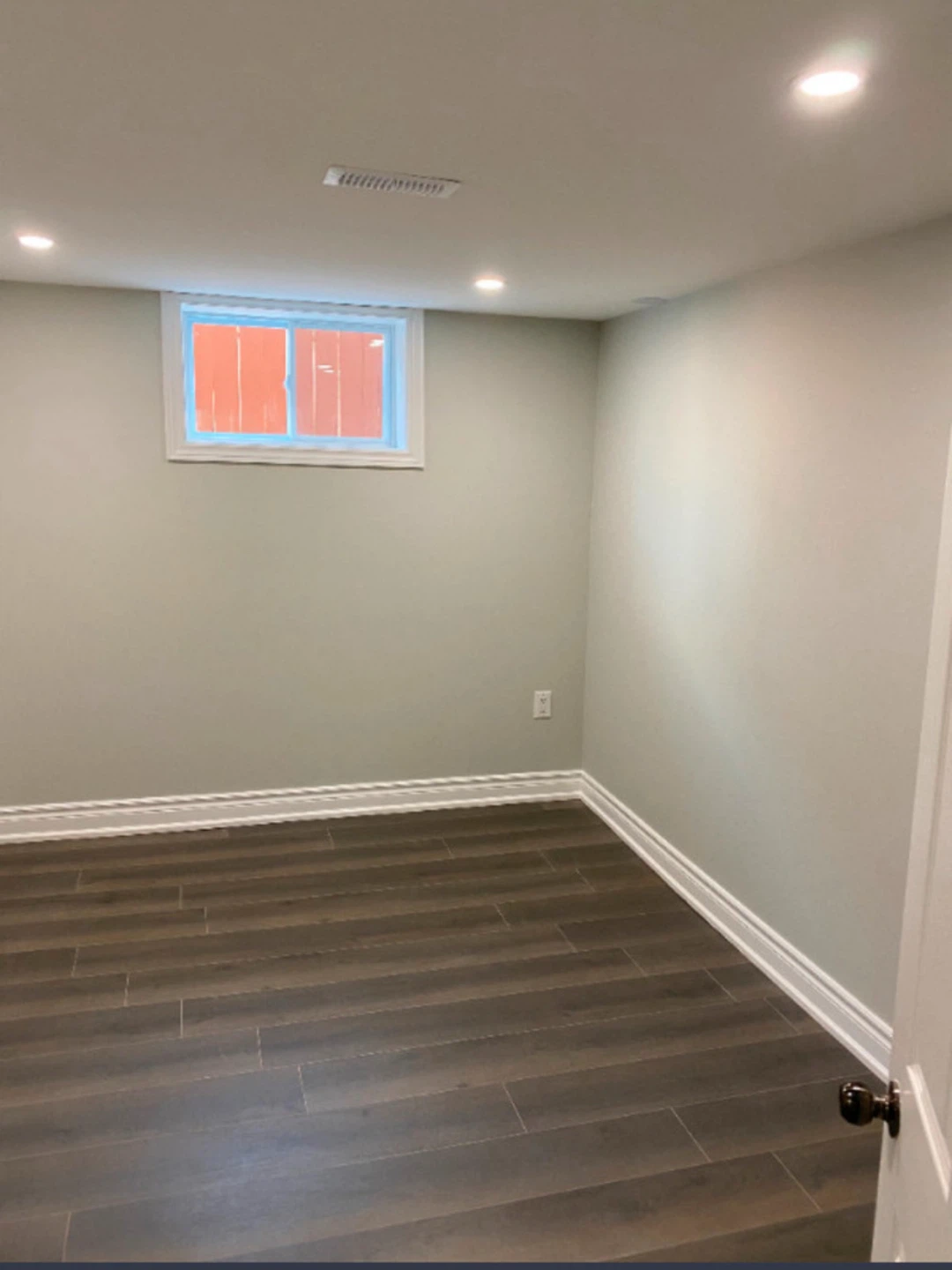 2-Bedroom basement near Port Credit downtown is for rent - photo 3