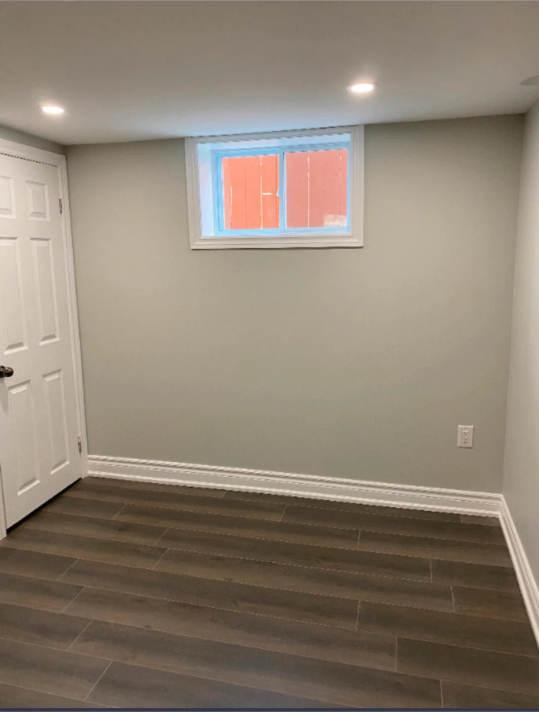 2-Bedroom basement near Port Credit downtown is for rent - photo 4