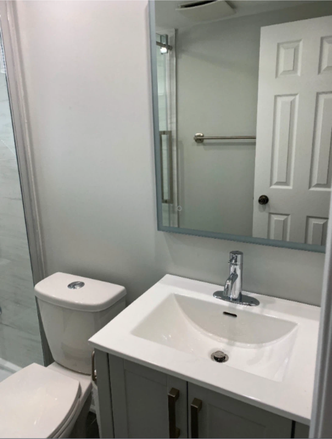 2-Bedroom basement near Port Credit downtown is for rent - photo 5