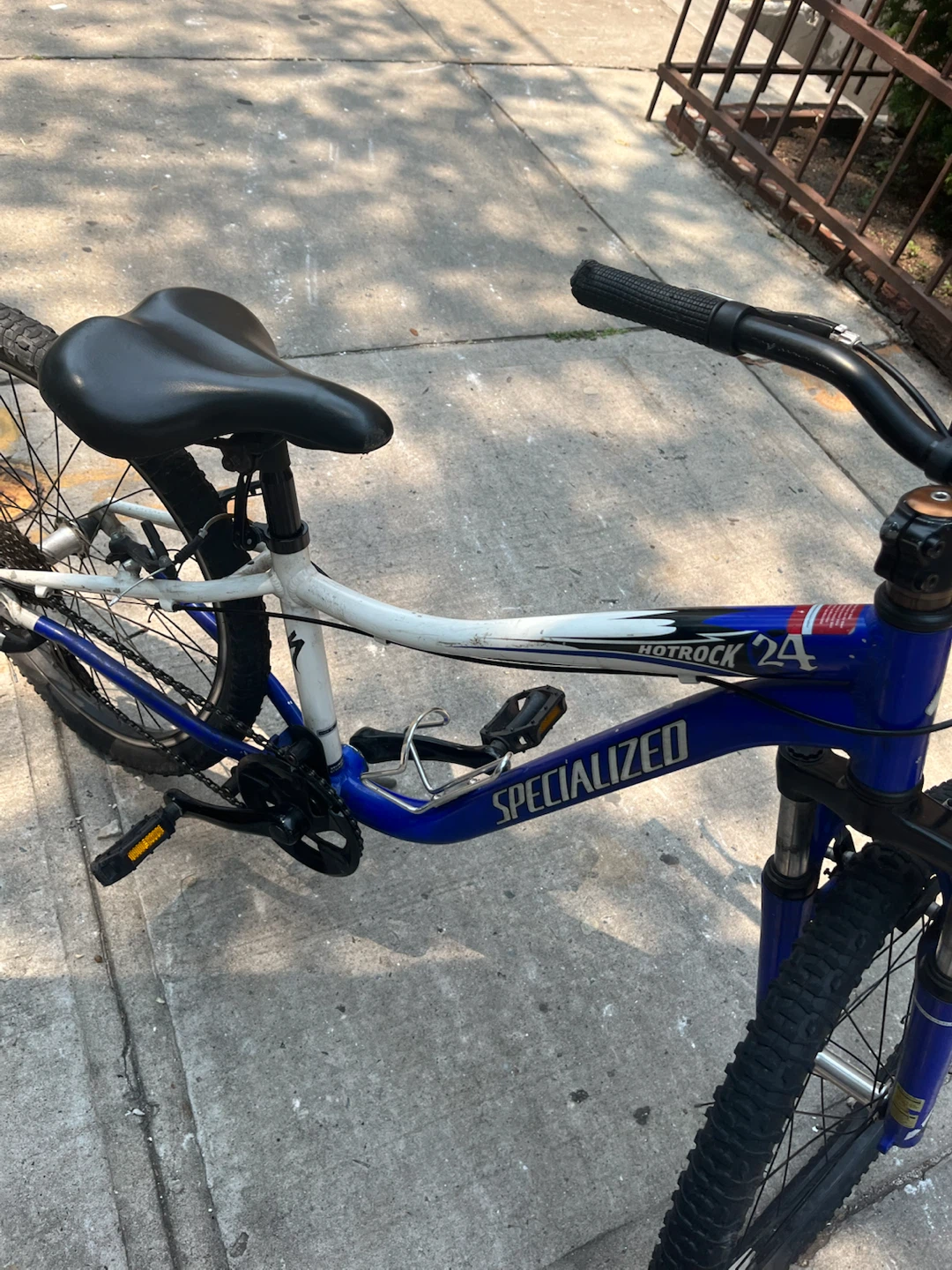 Specialized Hotrock 24 Mountain Bike