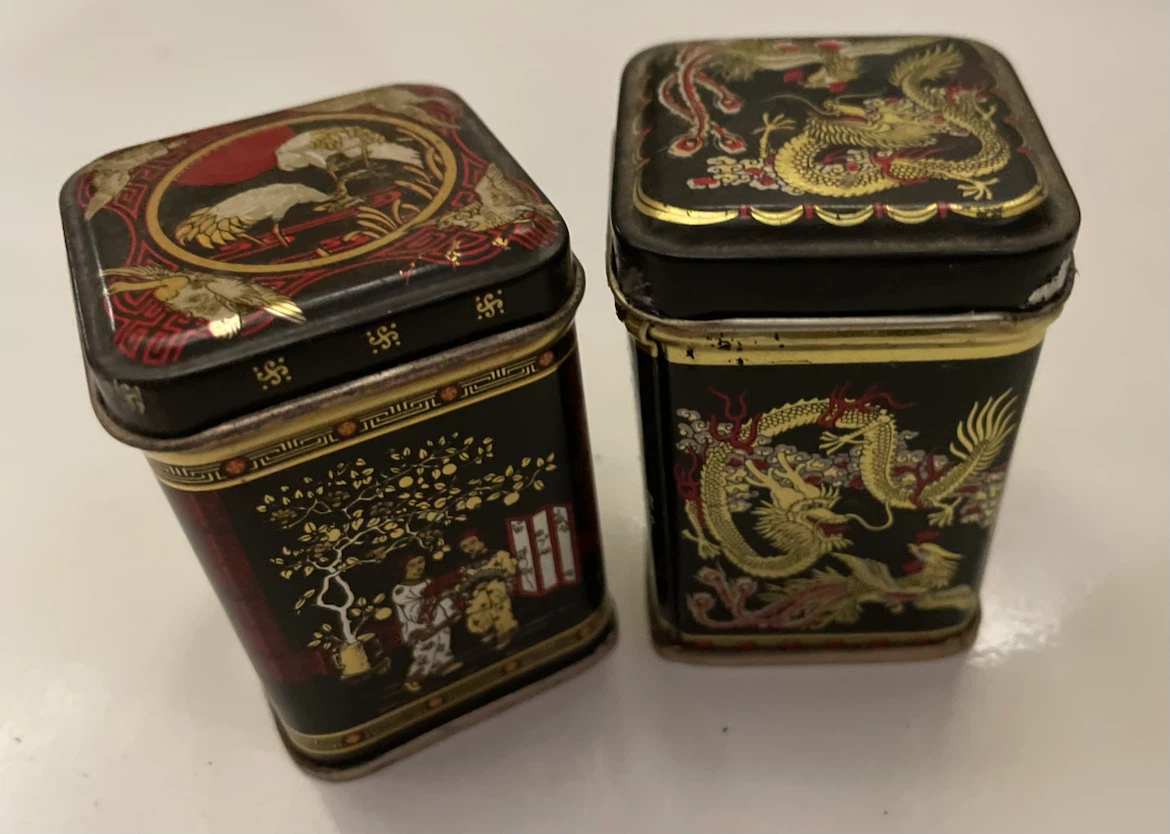 Decorative Tea Tins with Pu-erh Tea