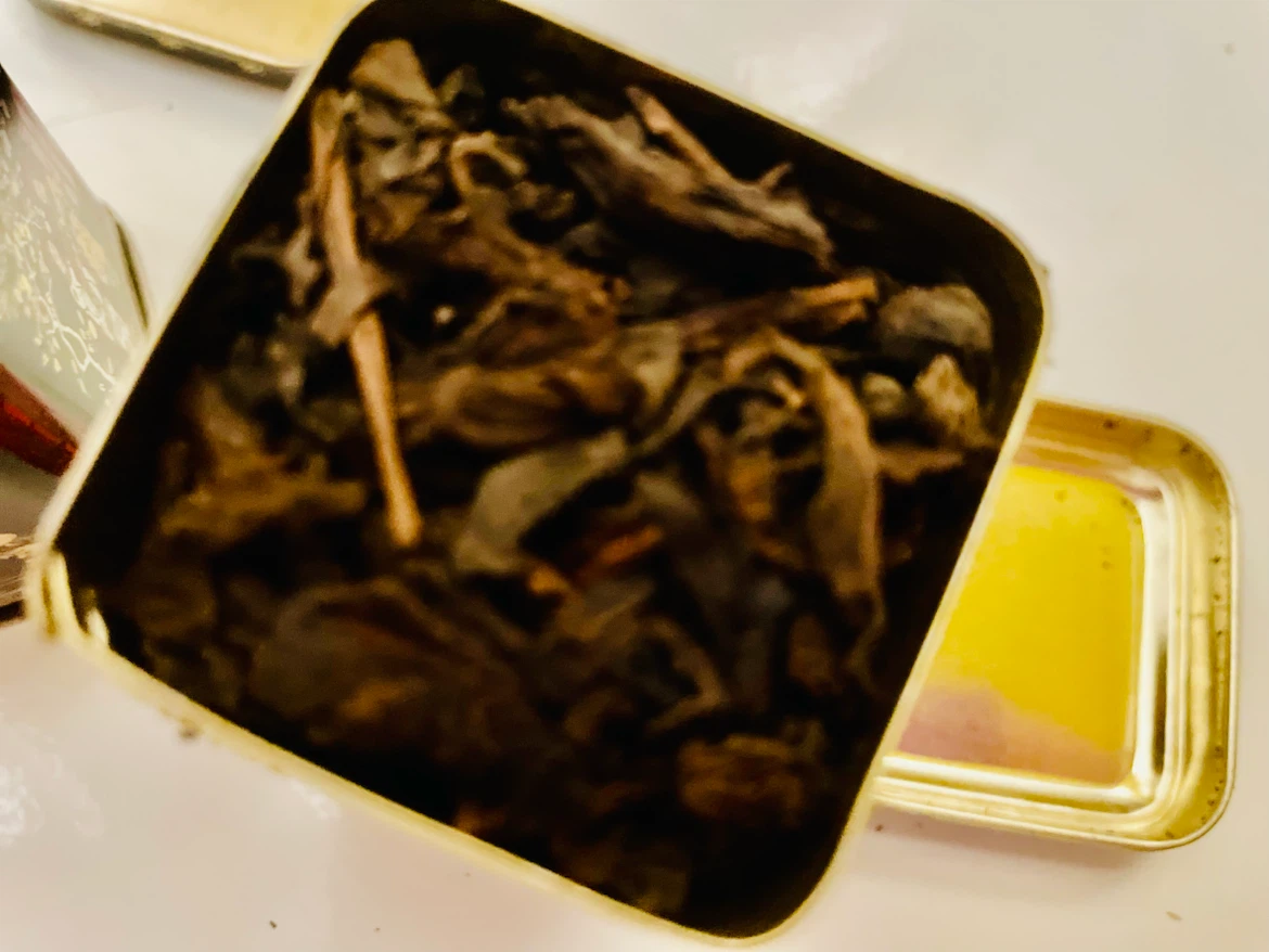 Decorative Tea Tins with Pu-erh Tea - photo 4