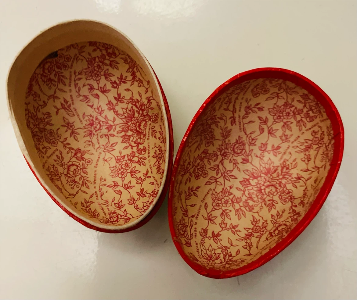 Vintage Easter Egg Container - photo 3