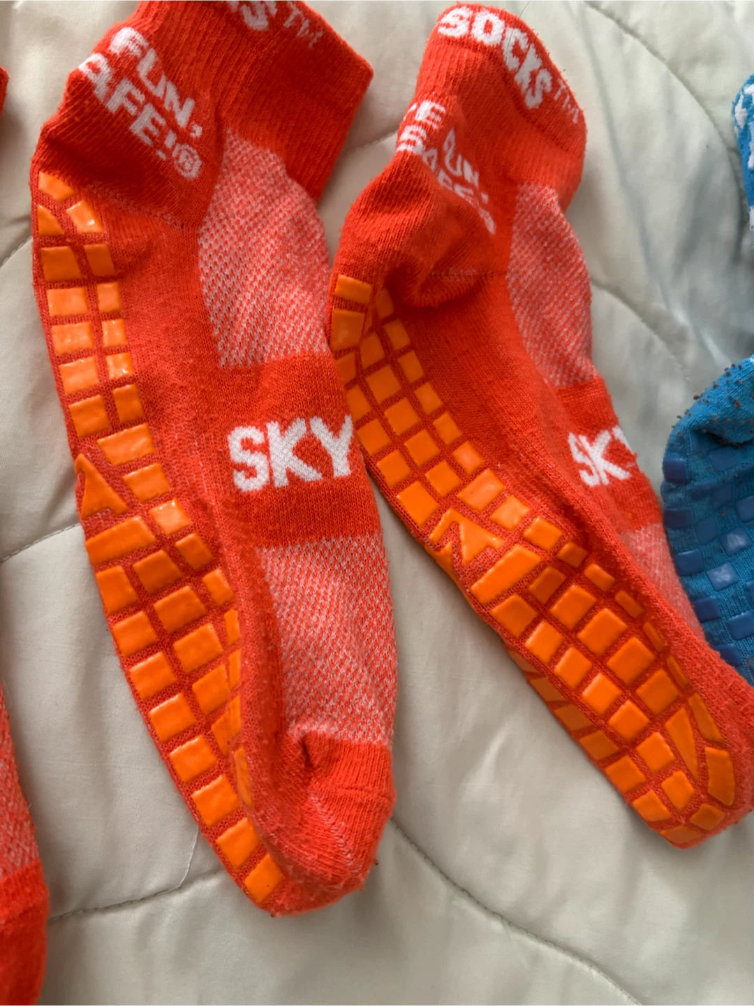 Sky Zone Grip Socks (3 pairs) - photo 3