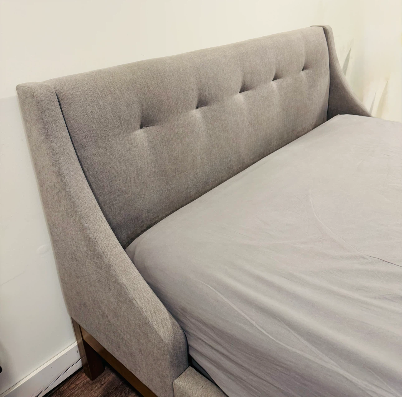 Beautiful Queen Bed Frame in excellent condition!