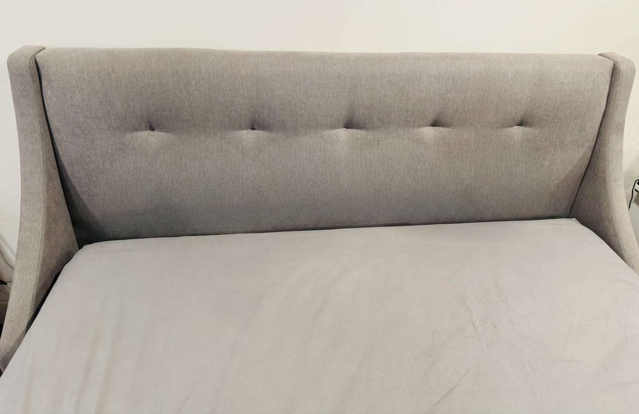 Beautiful Queen Bed Frame in excellent condition! - photo 4