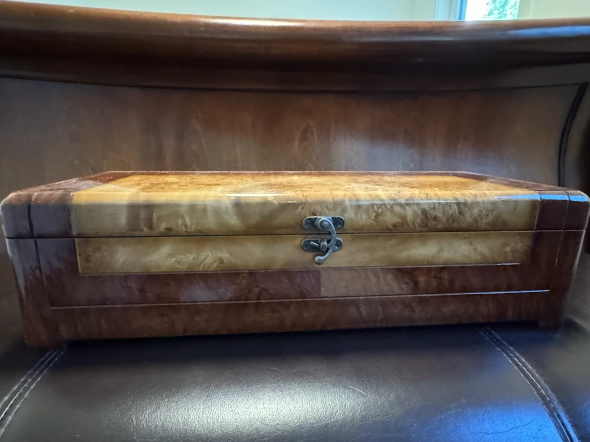 Wooden jewellery box with compartments - photo 4
