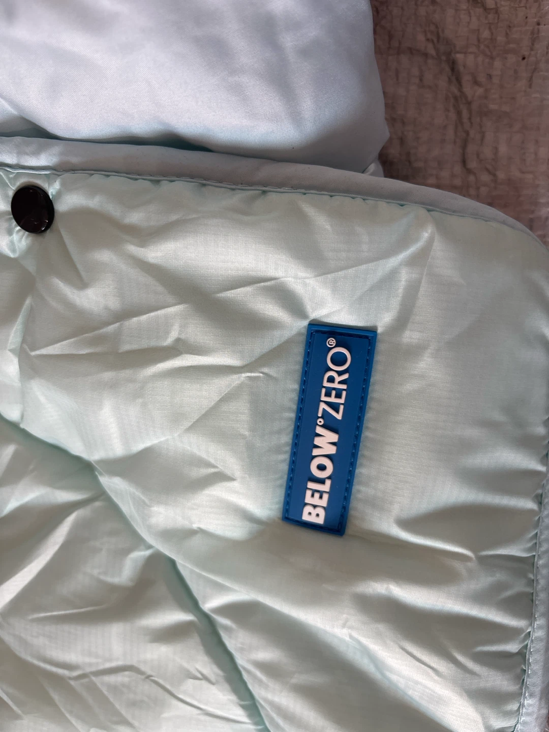 NWOT Below Zero wearable Blanket - photo 3