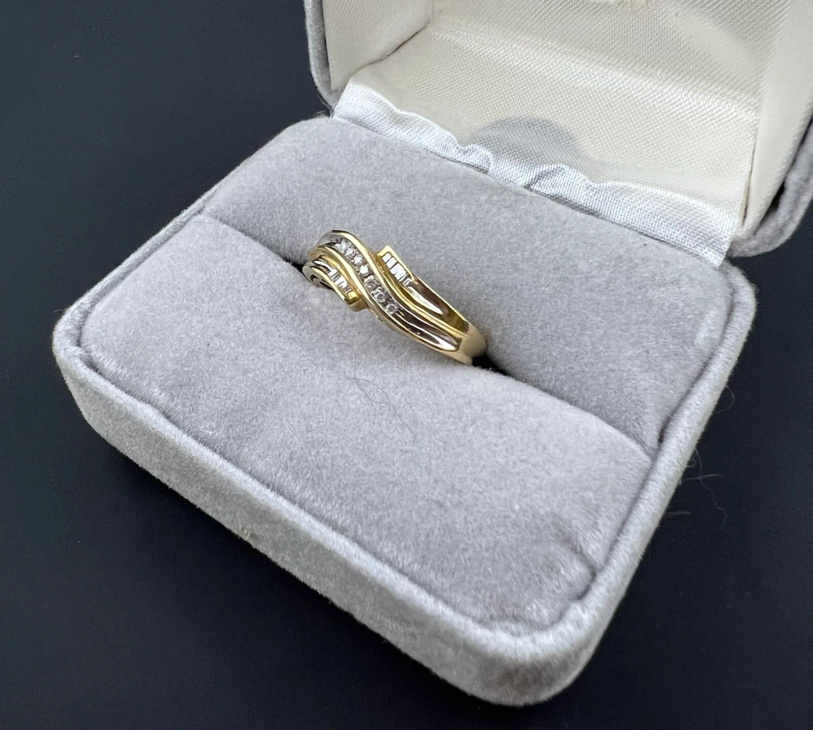 Beautiful Vintage 10K Gold Diamond Ring