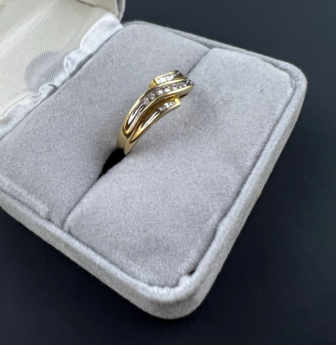 Beautiful Vintage 10K Gold Diamond Ring - photo 2