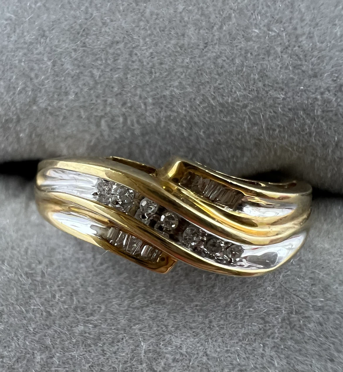 Beautiful Vintage 10K Gold Diamond Ring - photo 4