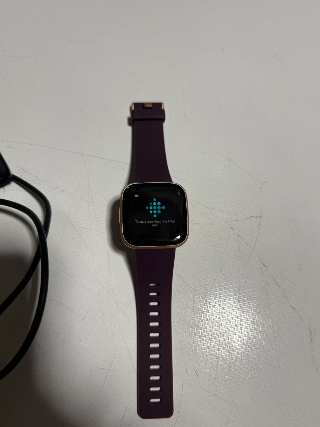 Fitbit Versa (1st Gen) Smartwatch – Rose Gold with Charger - photo 3