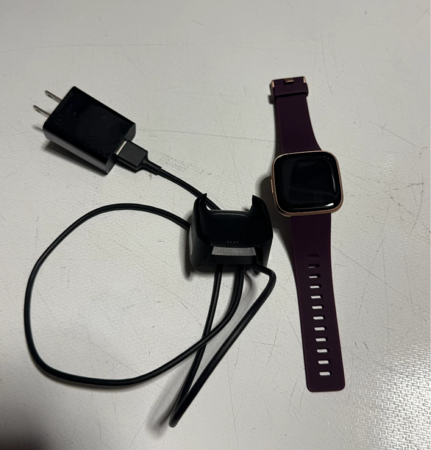 Fitbit Versa (1st Gen) Smartwatch – Rose Gold with Charger