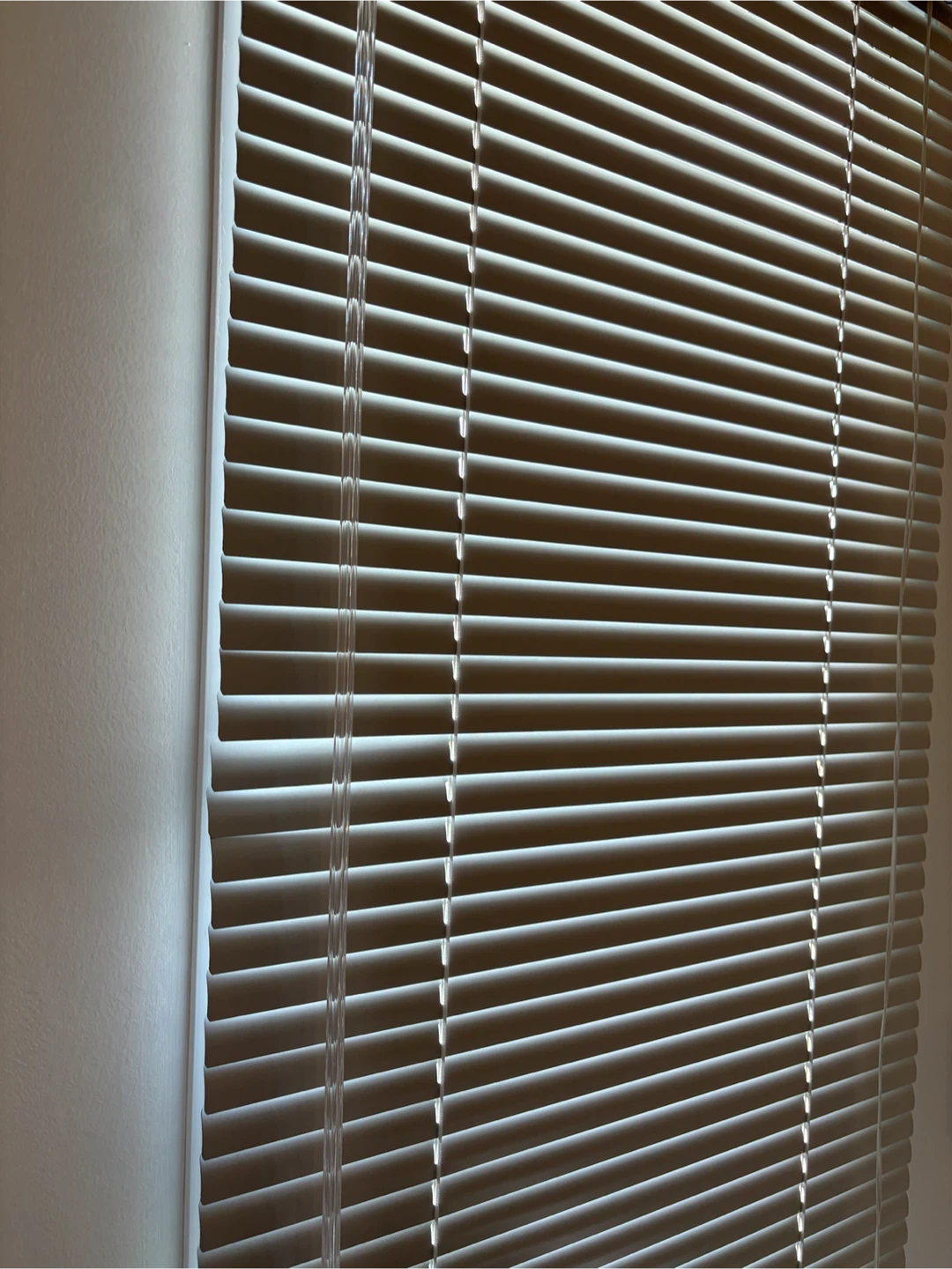 White Horizontal Blinds (very clean) - photo 2