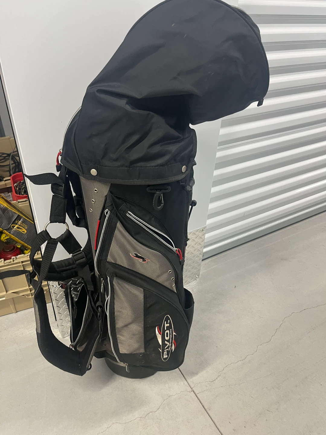 Pivot Golf Bag with TaylorMade Burner Irons