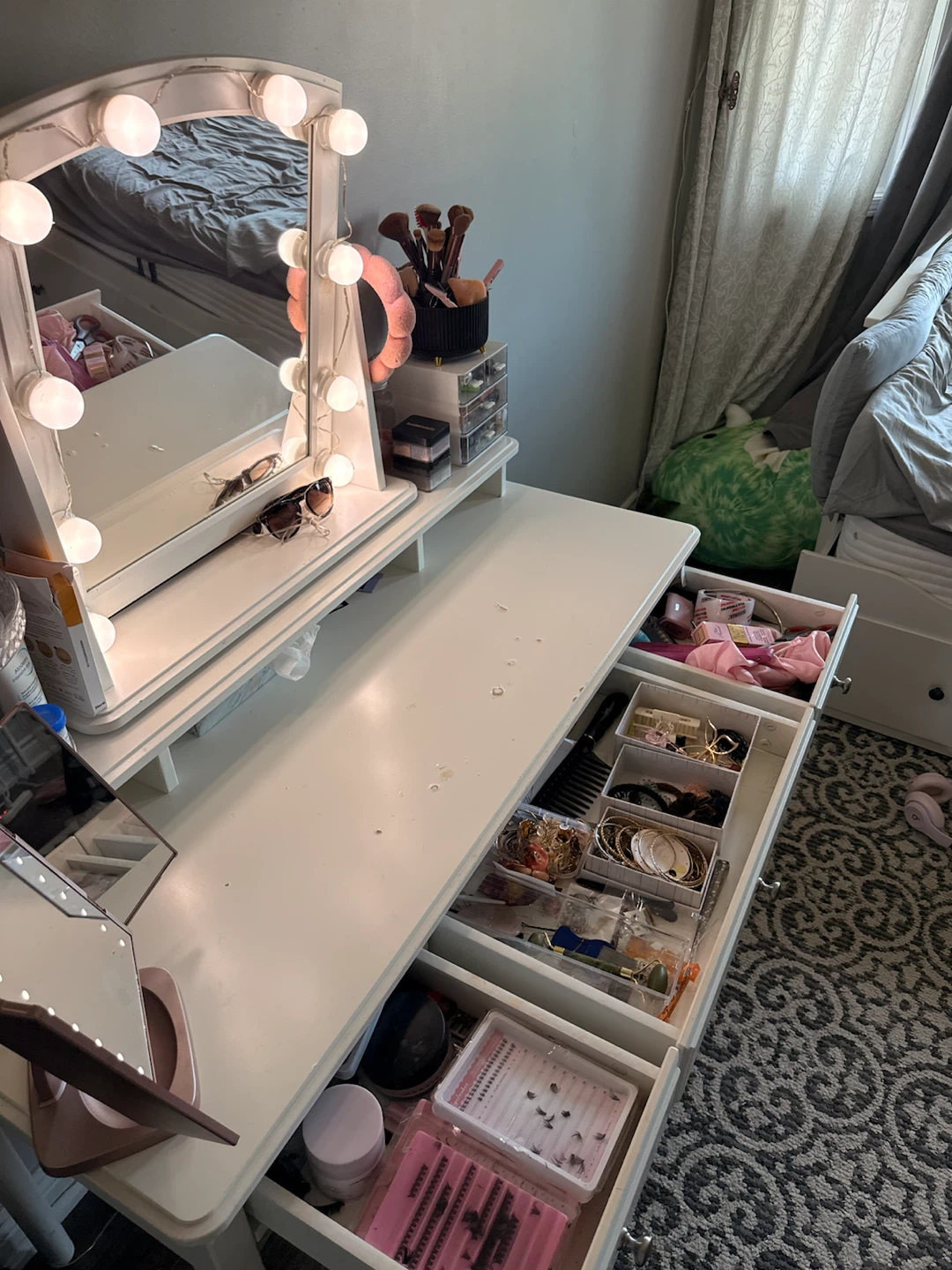 Vanity Desk with Lighted Mirror - photo 3